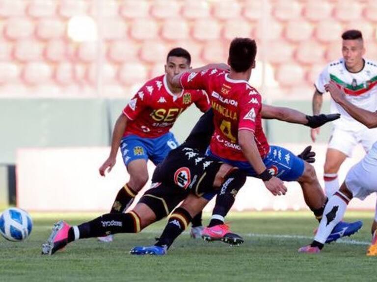 Unión Española pagó caro un error de Miguel Pinto y empató con Palestino en Santa Laura