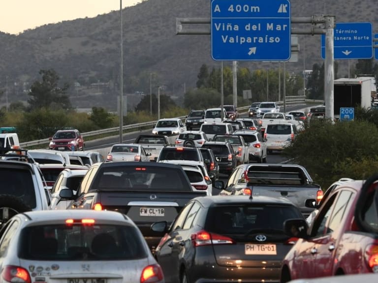 Fiestas Patrias: MOP registra la salida de 330 mil vehículos y siete fallecidos por accidentes de tránsito