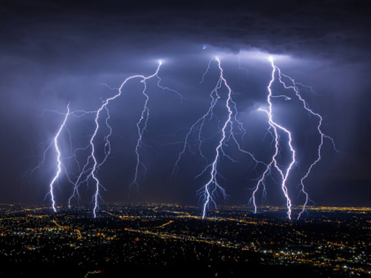 Lluvia en Santiago: ¿Cuál es la diferencia entre un trueno, un relámpago y un rayo?
