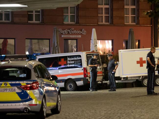 Equipos de emergencia asisten a heridos por ataque en Alemania