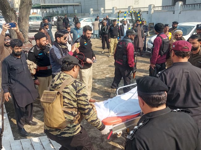 Diez muertos deja un ataque armado contra una estación de la policía en Pakistán