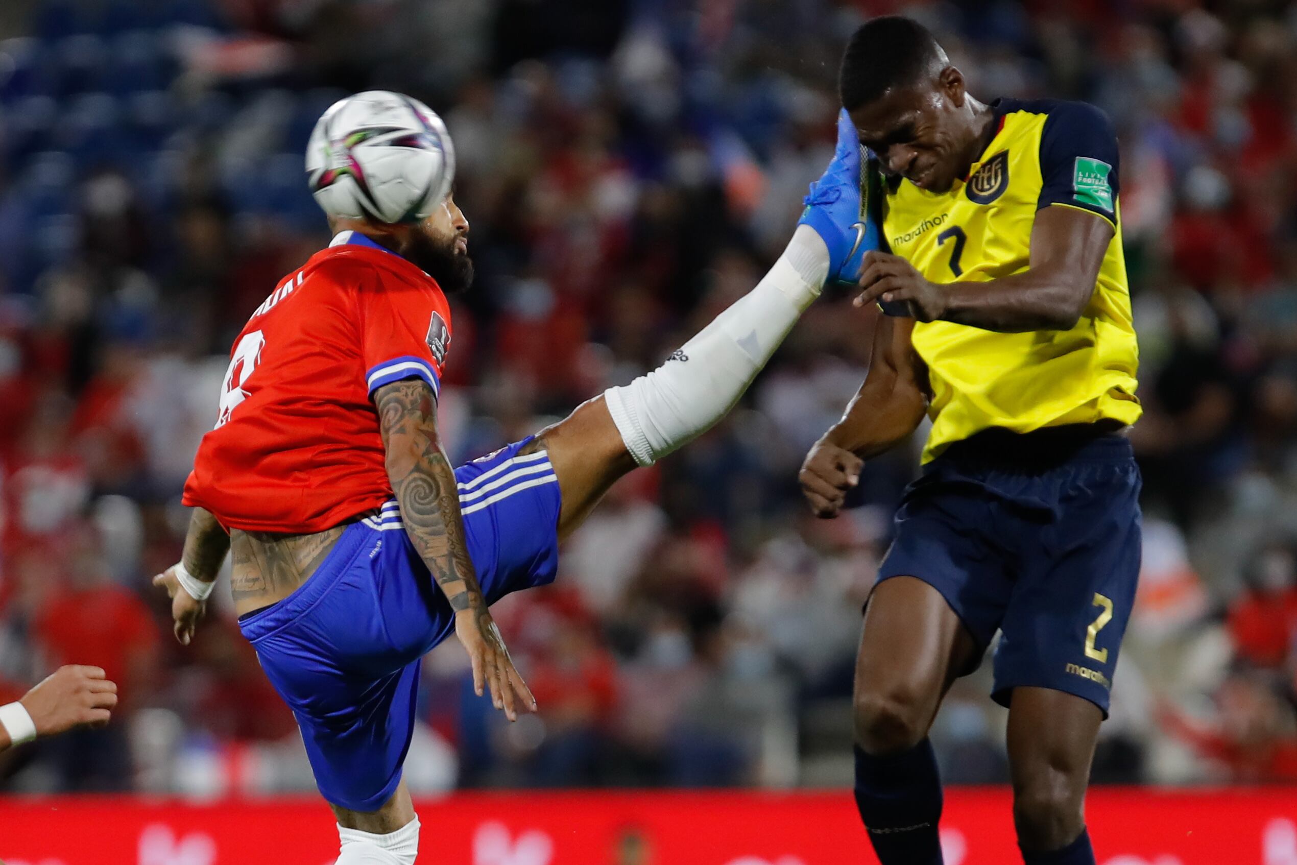 16 de Noviembre del 2021/SANTIAGOArturo Vidal(c) es expulsado del partido ,durante el partido valido por la decimocuarta fecha de las Clasificatorias al Mundial de Qatar 2022, entre las selecciones de Chile vs Ecuador, disputado en el estadio San Carlos de Apoquindo.
FOTO:FRANCISCO LONGA/AGENCIAUNO