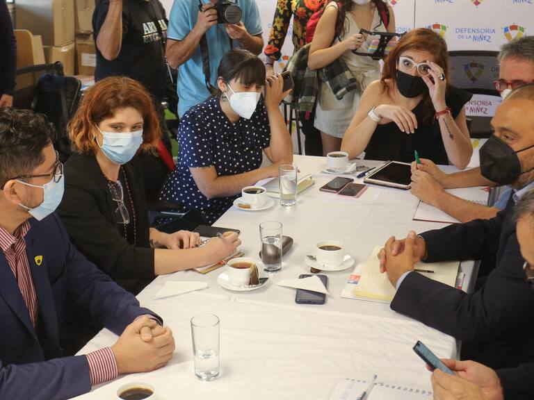 28 de MARZO de 2022/ PROVIDENCIA La Defensoría de la Niñez, encabezada por Patricia Núñez, se reúne con las autoridades: Marco Ávila, ministro de Educación, Rocio Faundez, Subsecretaria de La Niñez, Carlos Cuadrado, Presidente de la Asociación de Municipalidades, Cristóbal Cuadrado, Subsecretario de Salud, Jaime Gajardo, Subsecretario de Justicia, para discutir sobre los hechos de Violencia registrados en las aulas de clases en los últimos días
FOTO: DIEGO MARTIN/AGENCIAUNO