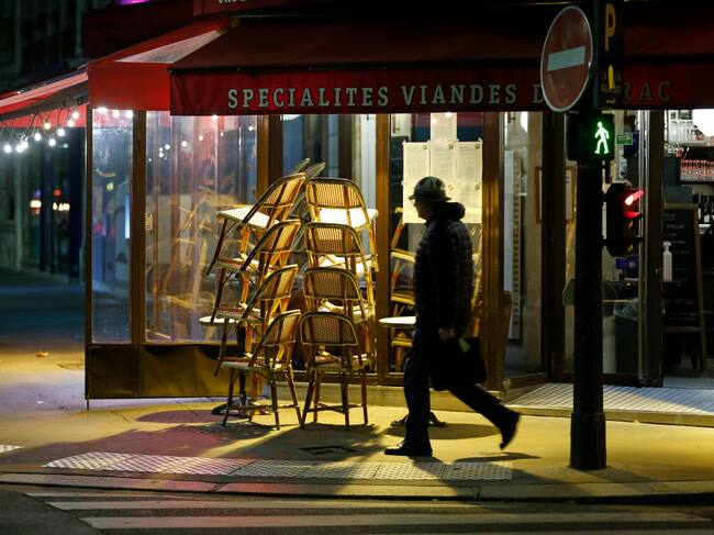 El cierre anticipado de un restaurant por el toque de queda en París
