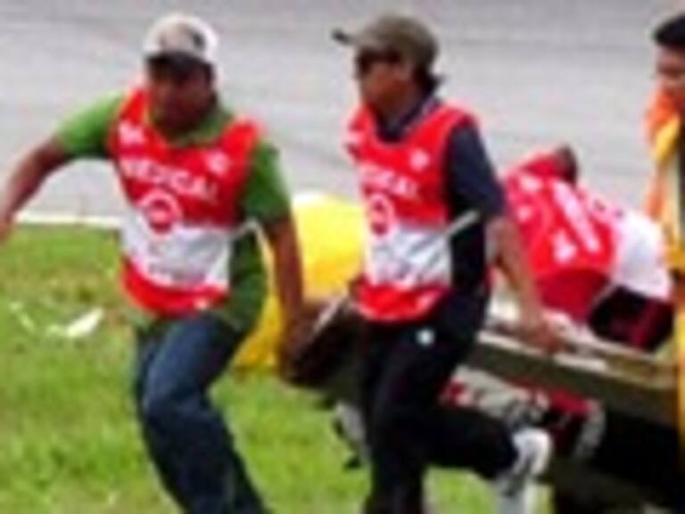 Surgió polémica sobre forma en que se trasladó a piloto italiano Marco Simoncelli tras accidente