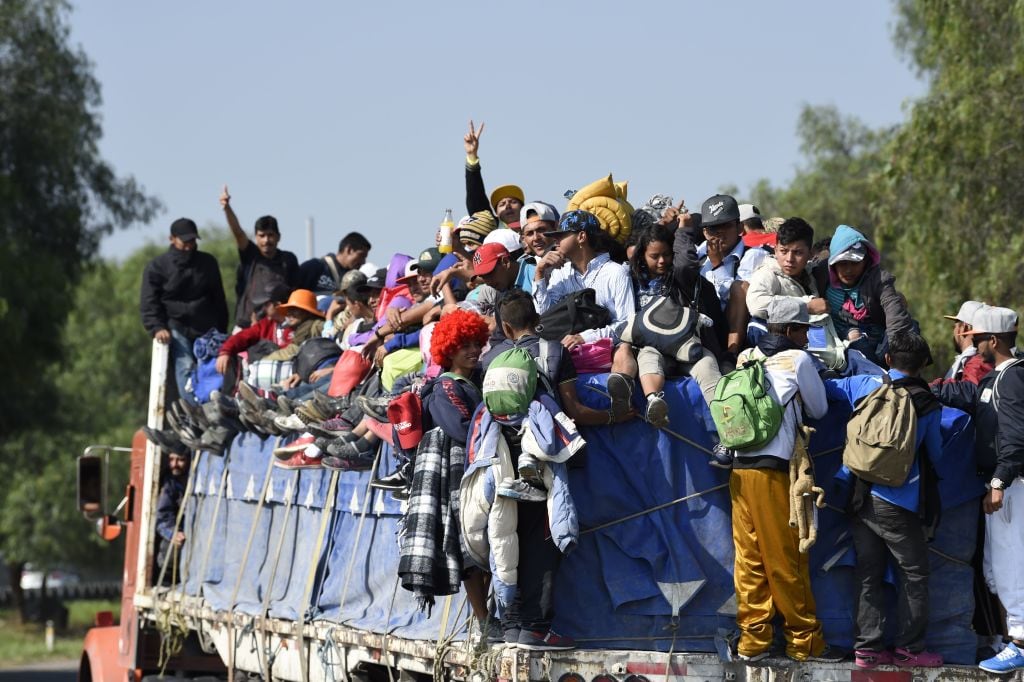 Caravana de migrantes busca cruzar México hasta Estados Unidos