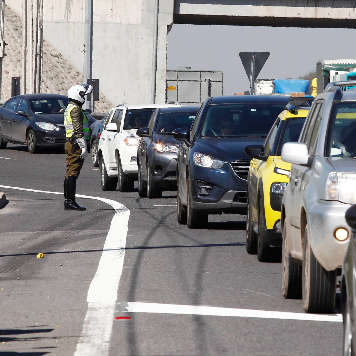 Más de 710 mil vehículos han salido de Santiago por Fiestas Patrias: se proyecta superar el millón