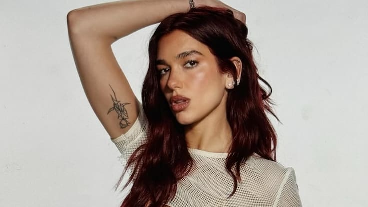 “Estoy enganchada”: Dua Lipa asegura que cree más en la astrología que en la terapia psicológica