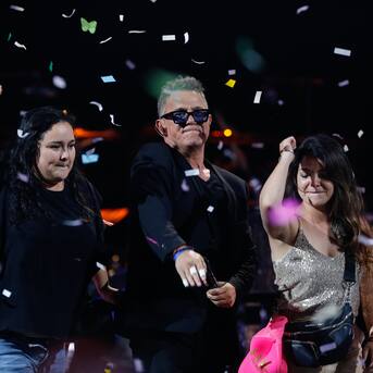 “No nos conocíamos”: hablan las fans de Alejandro Sanz que se subieron al escenario durante el show del cantante en Festival de Viña 2024