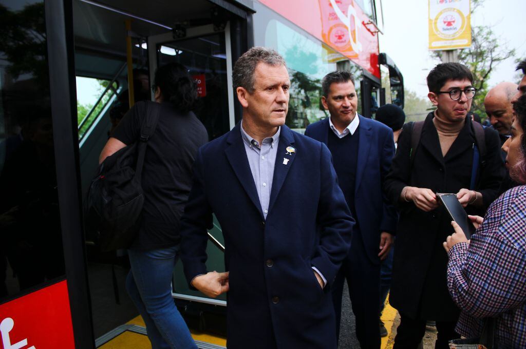 "Son elementos que muchas ciudades quisieran tener": Ministro Juan Carlos Muñoz habla sobre éxito de transporte público capitalino en Santiago 2023