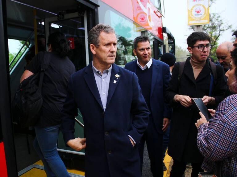 "Son elementos que muchas ciudades quisieran tener": Ministro Juan Carlos Muñoz habla sobre éxito de transporte público capitalino en Santiago 2023