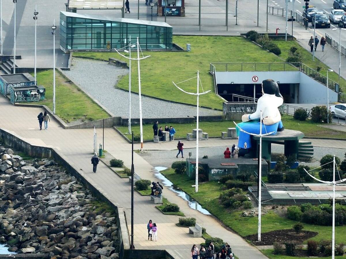Seremi de Salud instruyó sumario sanitario en Puerto Montt por feria que terminó en fiesta: alcalde acusa persecución política