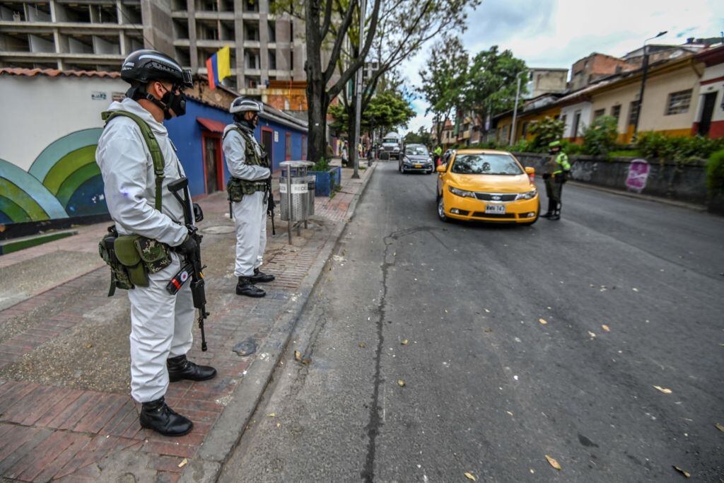 Soldados custodian el bloqueo en Bogotá