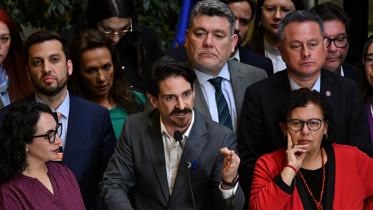 Oposición da 48 horas al Gobierno para responder por rebajas de condenas y exige salida de ministro Rabat y subsecretario Silva