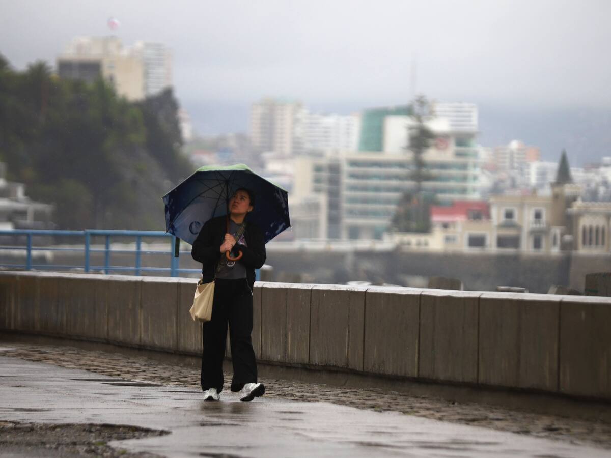 “Si no es necesario que vengan...”: El llamado del gobernador de Valparaíso ante inminente temporal que azotará a la región