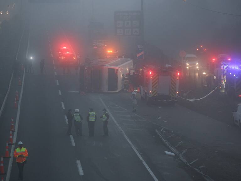 2 fallecidos y 15 pasajeros lesionados dejó volcamiento de bus en la provincia de Biobío