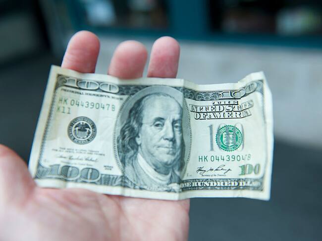 Un ejemplo de un billete de cien dólares estadounidenses