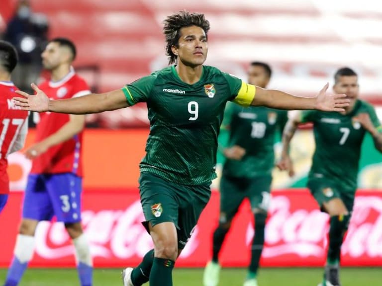 Bolivia&#039;s Marcelo Martins celebrates after scoring against Chile during their South American qualification football match for the FIFA World Cup Qatar 2022 at the National Stadium in Santiago on June 8, 2021. (Photo by Alberto Valdes / POOL / AFP) (Photo by ALBERTO VALDES/POOL/AFP via Getty Images)