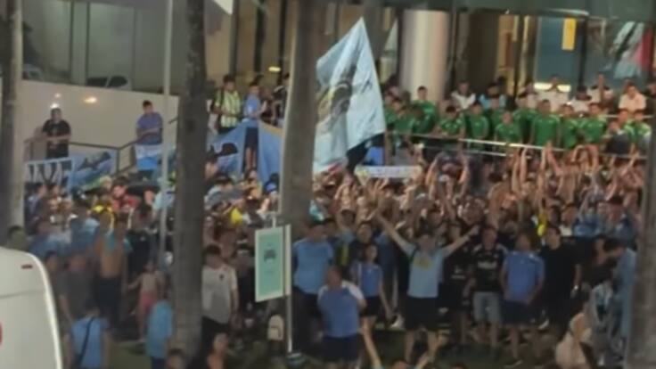 Fiesta celeste: hinchas de O’Higgins realizan tremendo banderazo en Brasil junto al plantel