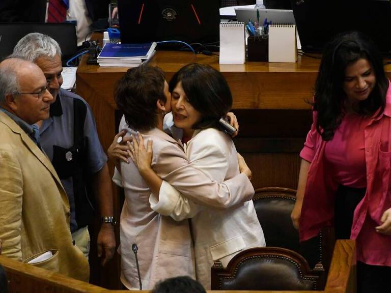 Rechazan acusación constitucional en contra de la exministra Marcela Ríos