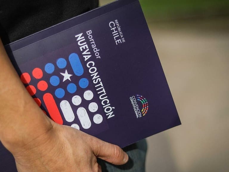 Encuesta Data Influye: Un 46% de los chilenos consultados iría por el Rechazo a la Nueva Constitución