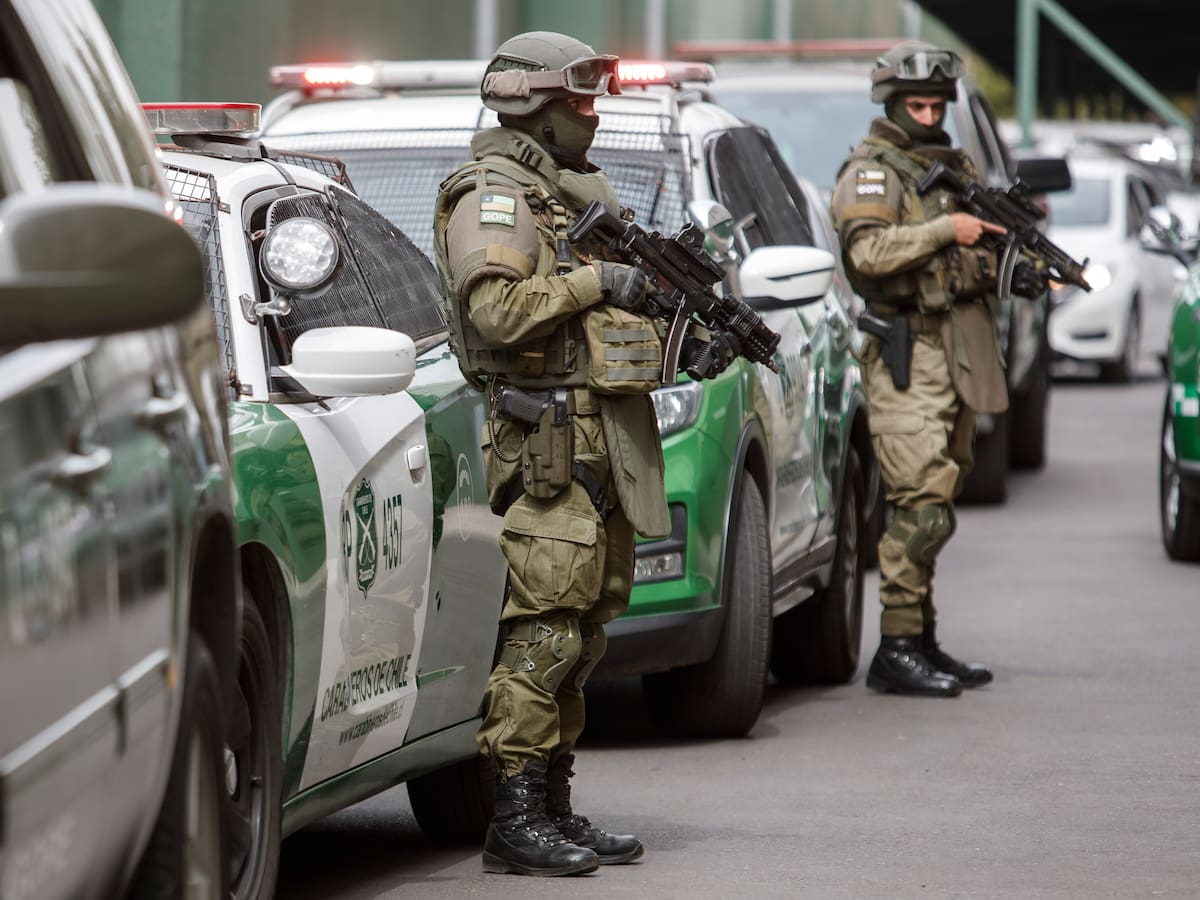 Mas de 450 controles en una noche: operativo de Carabineros deja 15 detenidos en El Bosque y San Ramón