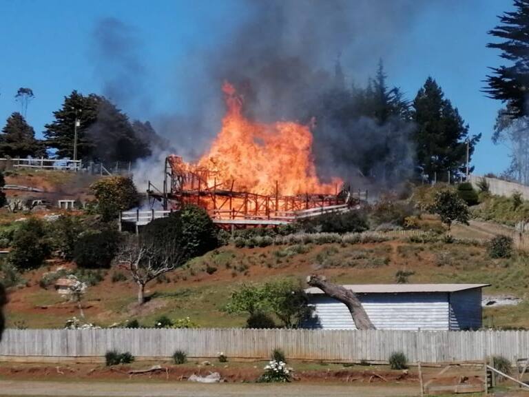 Región del Biobío: Desconocidos quemaron casa con adulta mayor en su interior