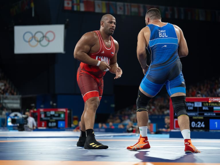 “Debería haber ganado sin problemas, pero...”: Yasmani Acosta se lesiona en plena pelea por el Panamericano de lucha grecorromana y será operado