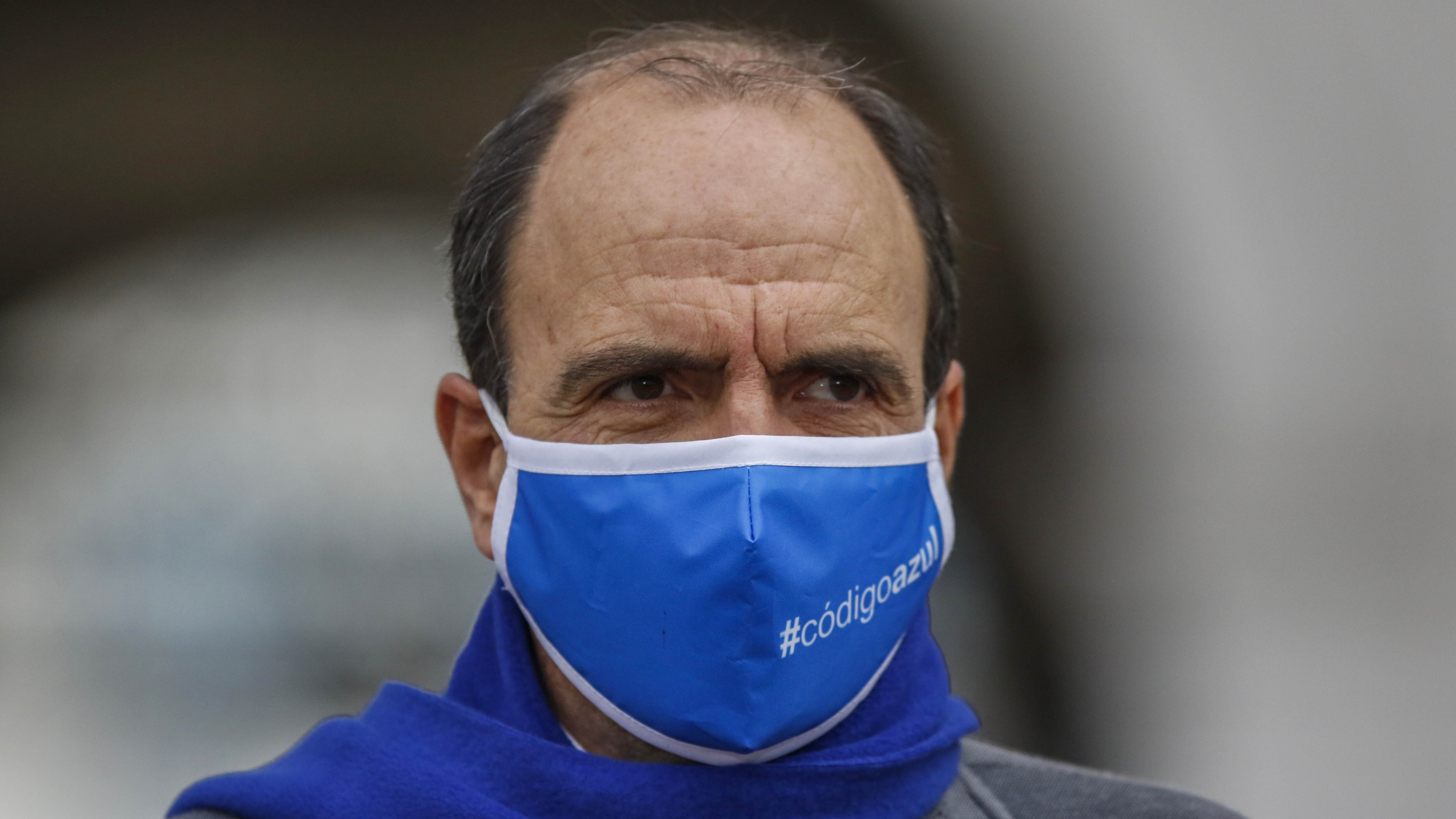 25 de junio del 2020/SANTIAGOEl ministro de Desarrollo Social, Cristi·n Monckeberg tras reunirse en una videollamada con beneficiarias del Nuevo Ingreso Familiar de Emergencia, para informarles sobre los beneficios que trae este segundo pago, realiza un punto de prensa en el entre patio del Palacio de La Moneda.
FOTO: SEBASTIAN BELTRAN GAETE/AGENCIAUNO