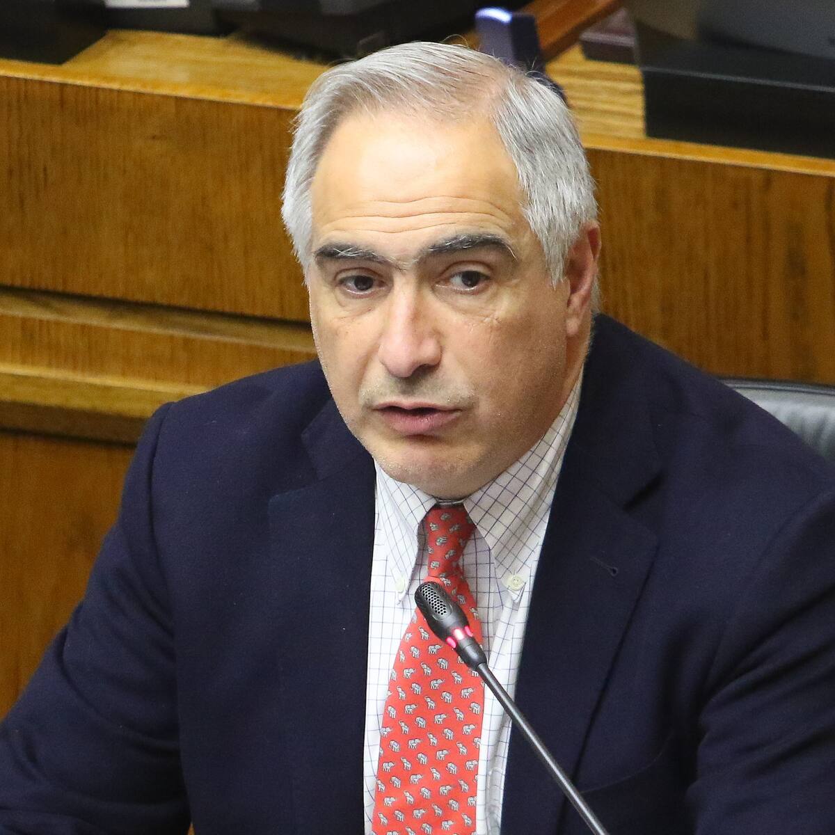 Acusan que proyecto del senador Chahuán que suspende penas a adultos mayores es idéntico a texto de abogada de Punta Peuco