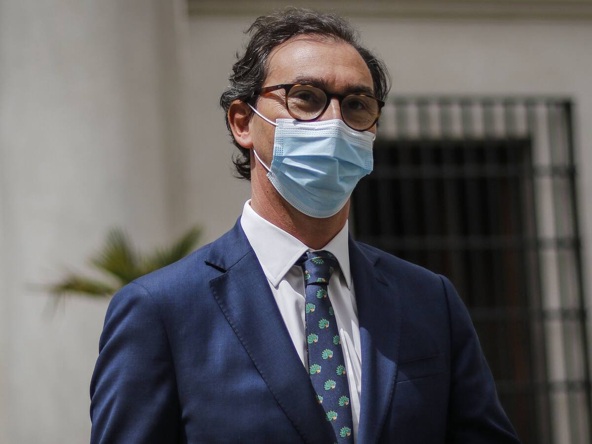 «Es importante no confundir»: Ministro Raúl Figueroa respondió críticas por retorno a clases presenciales