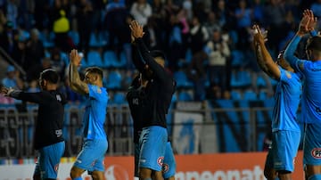Hinchas de Deportes Iquique trasnochan para ser testigos del duelo ante Colo Colo