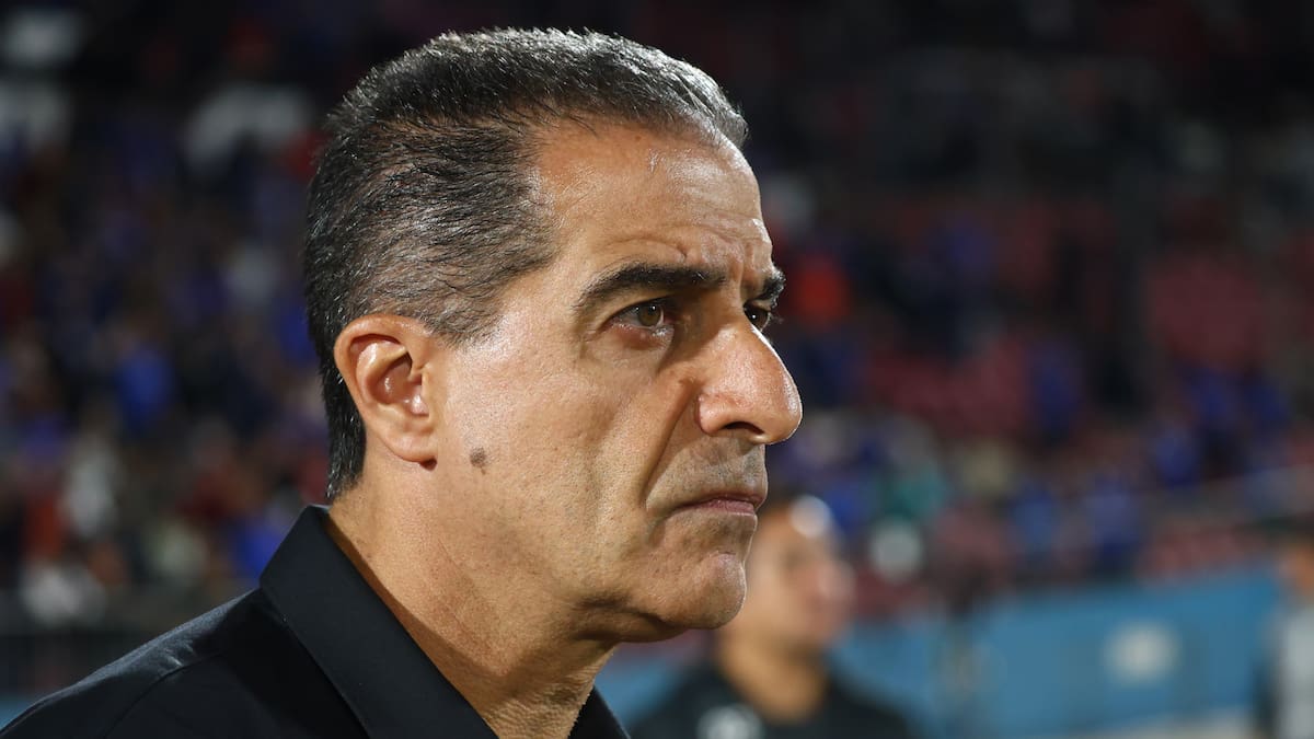 El millonario sueldo que pidió Renato Paiva y frenó su llegada a la U: esto le ofrecía Azul Azul