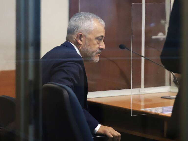 Juez quedó con arraigo nacional y prohibición de acercarse a las víctimas tras grabar a mujeres sin su consentimiento en un gimnasio de Concón