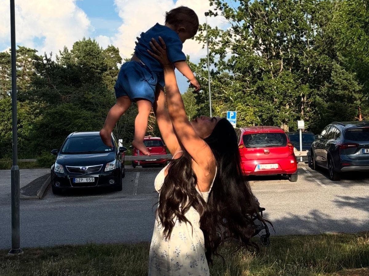 El complicado momento que vivió Steffi Méndez junto a su hijo en Suecia: “Lo mordió una...”