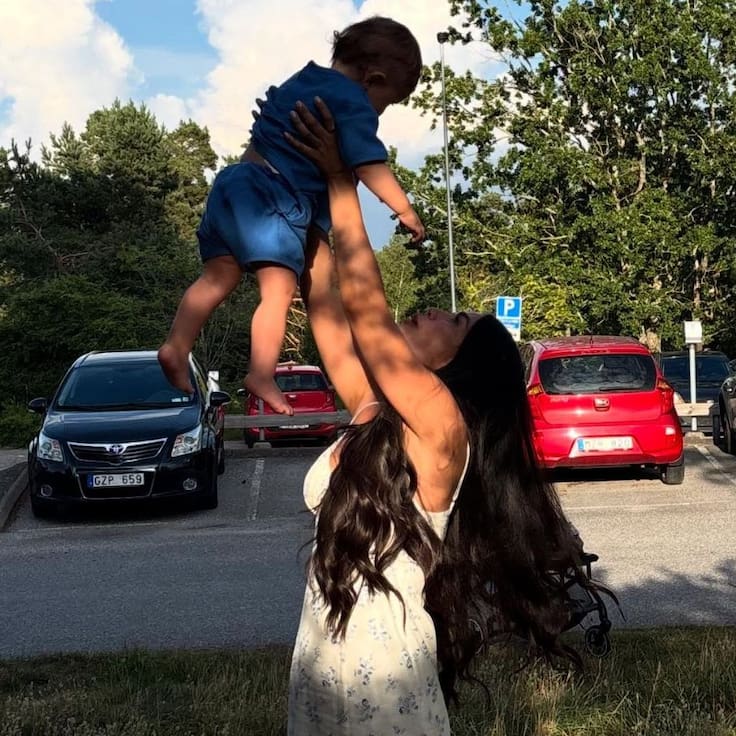 El complicado momento que vivió Steffi Méndez junto a su hijo en Suecia: “Lo mordió una...”