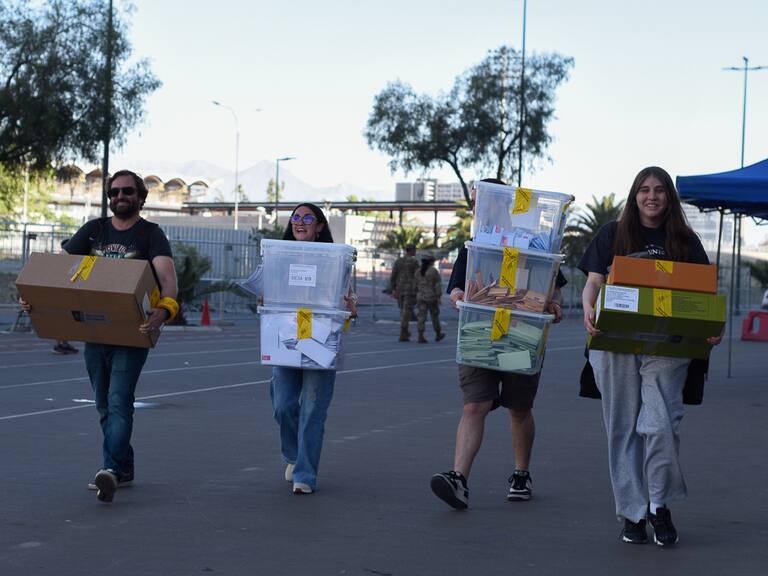 Elecciones 2024 en Chile: reportan 62 detenidos y más de 300 mil excusas ingresadas para no votar