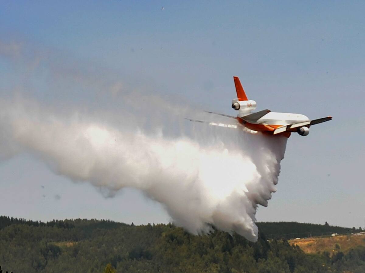 Ten Tanker realiza descargas en incendio forestal «El Ajial» en el Maule