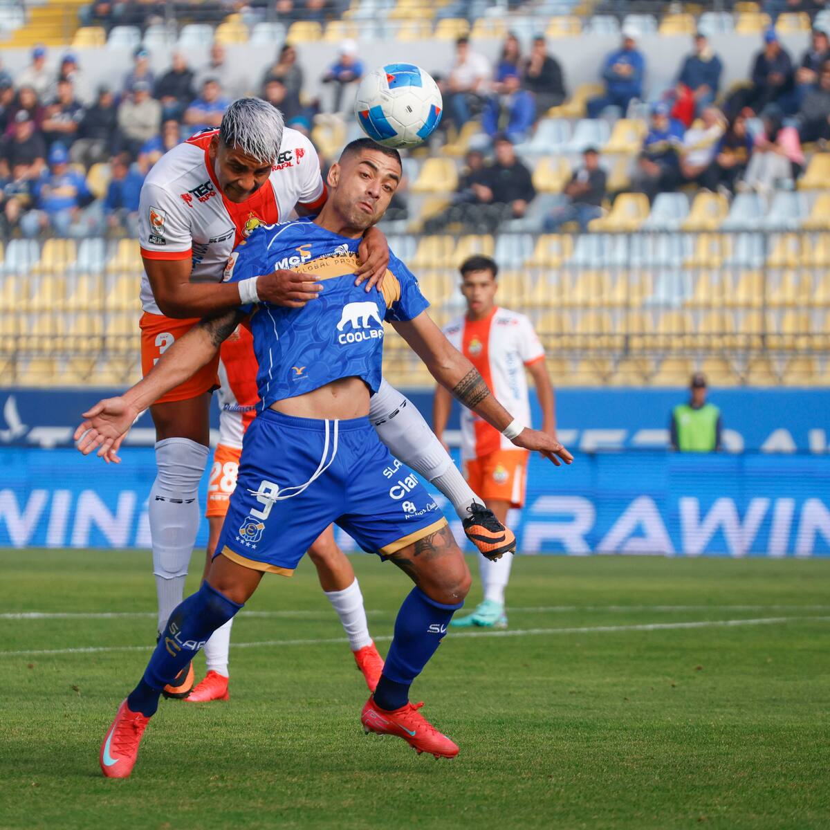 Everton rescata en 10 minutos un empate ante Cobresal para seguir fuera de la zona de descenso