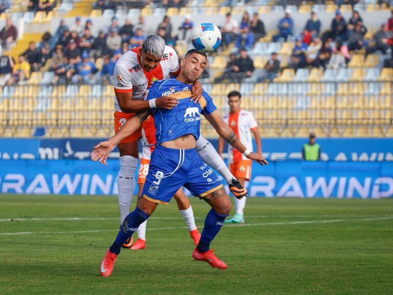 Everton rescata en 10 minutos un empate ante Cobresal para seguir fuera de la zona de descenso