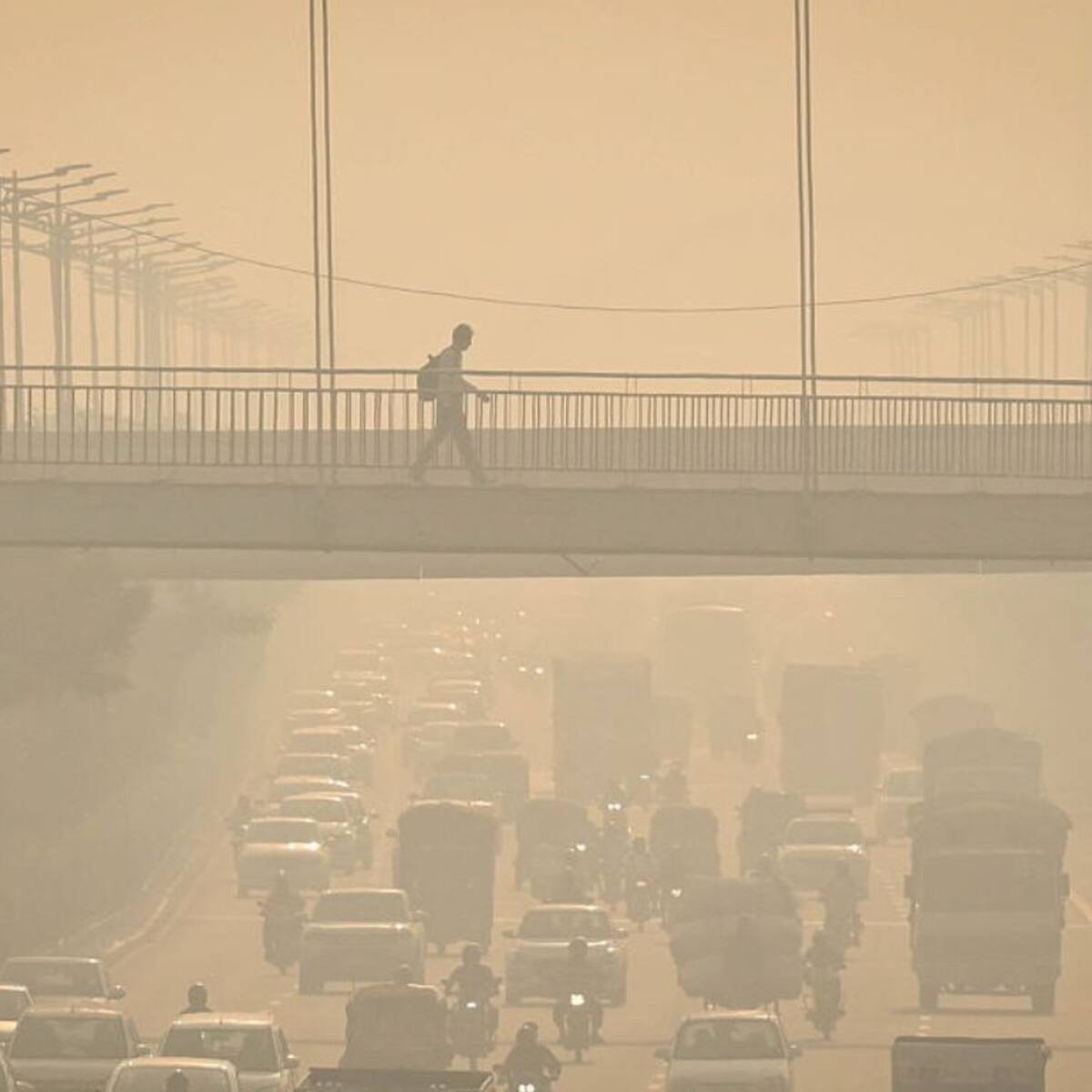 Niebla tóxica asfixia a la India y supera niveles recomendados: equivale a fumar 20 cigarros al día