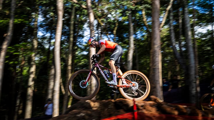 Martín Vidaurre finaliza octavo tras sufrir dificultades en la tercera fecha de la UCI MTB World Series