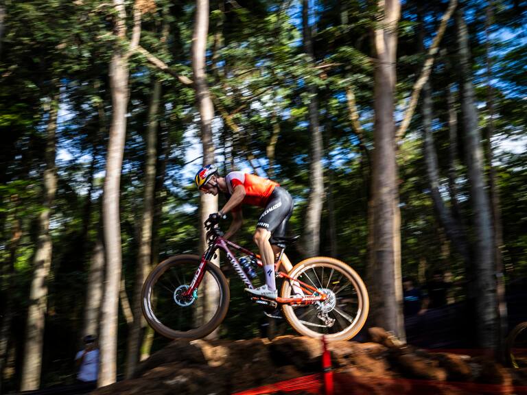 Martín Vidaurre finaliza octavo tras sufrir dificultades en la tercera fecha de la UCI MTB World Series