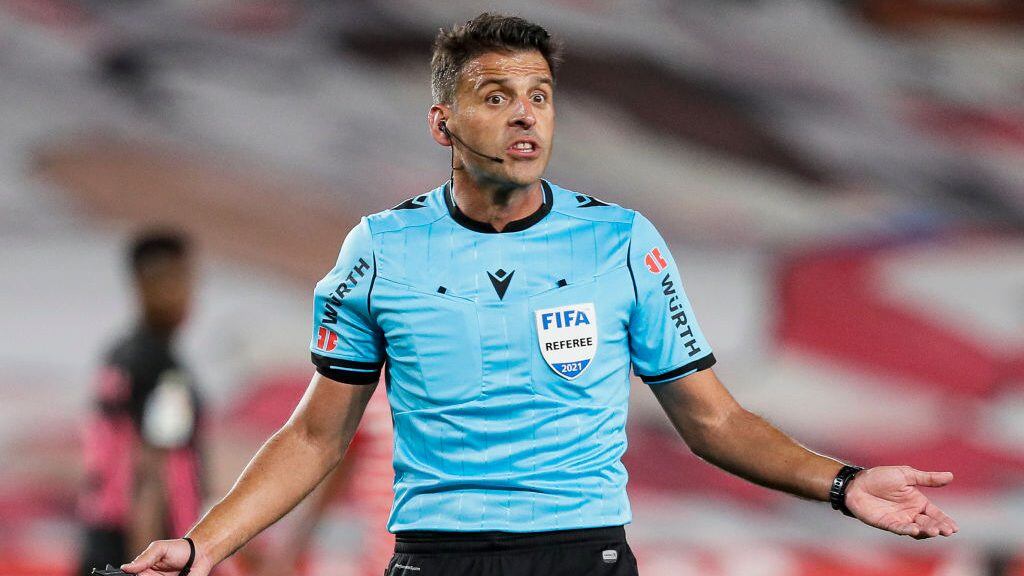 GRANADA, SPAIN - MAY 13: referee Jesus Gil Manzano during the La Liga Santander match between Granada v Real Madrid at the Estadio Nuevo Los Carmenes on May 13, 2021 in Granada Spain (Photo by David S. Bustamante/Soccrates/Getty Images)