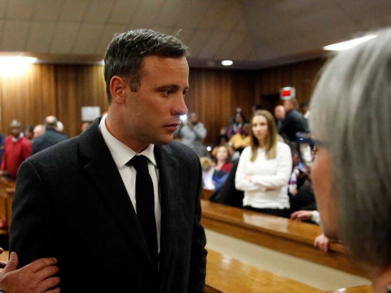 Rechazan la libertad condicional para Oscar Pistorius: seguirá con la condena por asesinar a su pareja