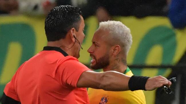 El polémico cruce entre Neymar y Roberto Tobar en Sao Paulo