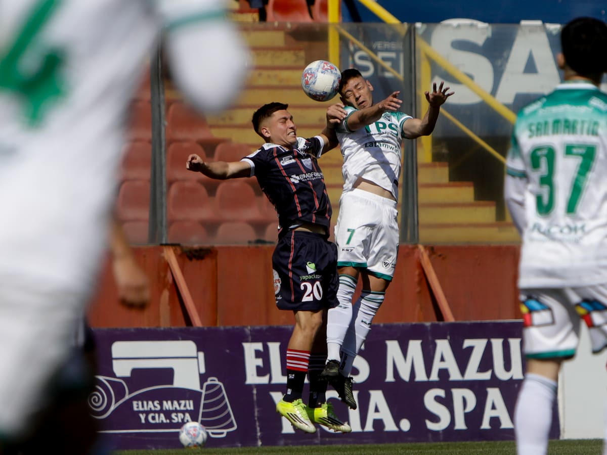 Piedras, monedas y un tubo de PVC: el lapidario informe contra Santiago Wanderers por los incidentes ante Deportes Recoleta