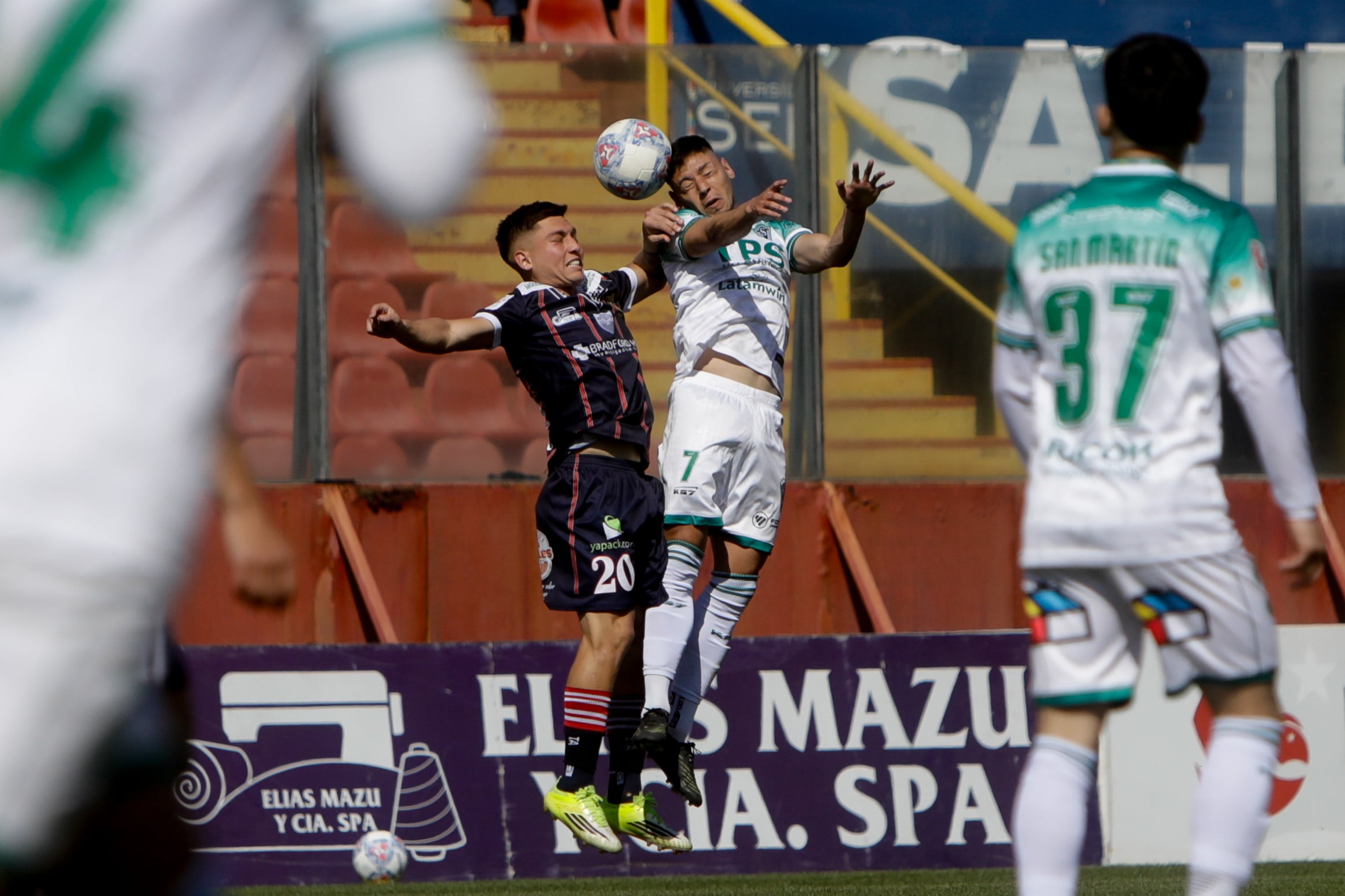 Piedras, monedas y un tubo de PVC: el lapidario informe contra Santiago Wanderers por los incidentes ante Deportes Recoleta