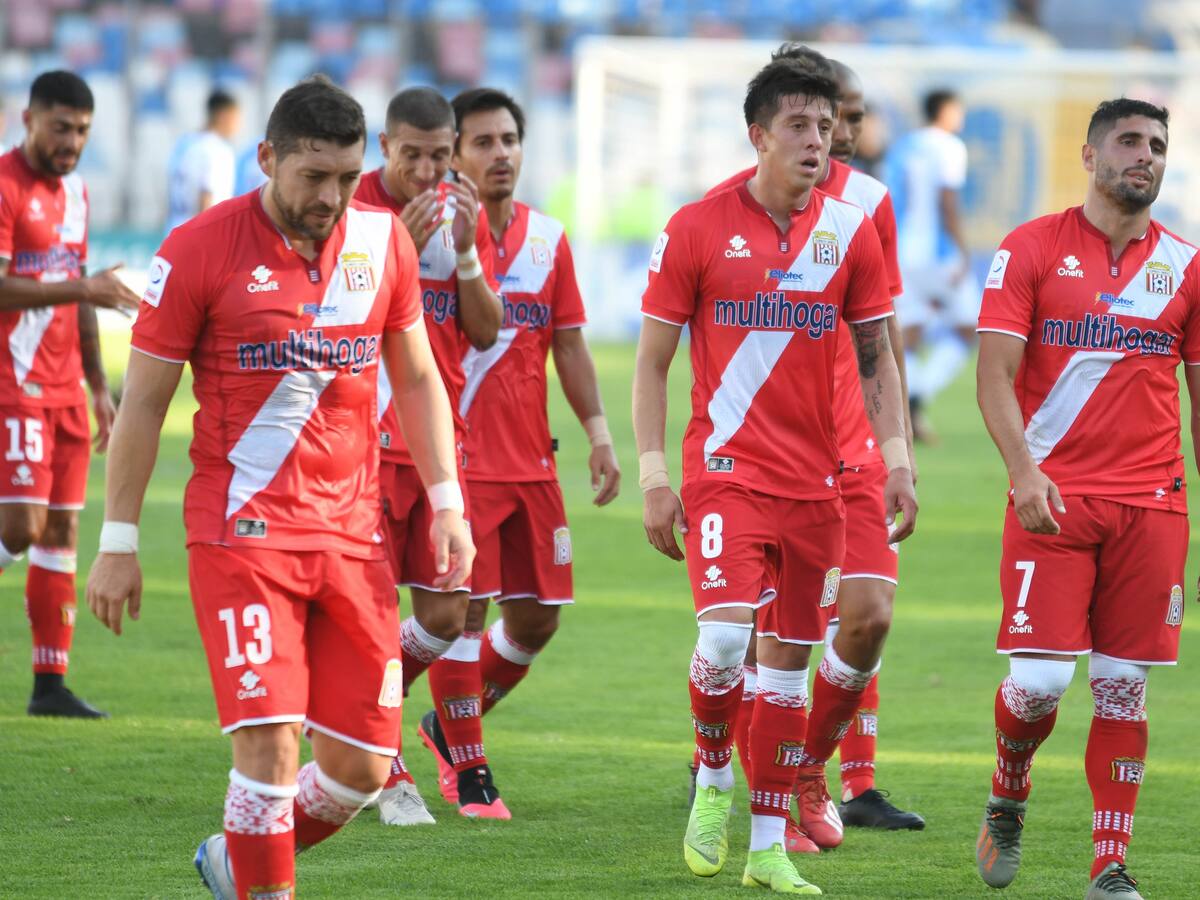 Golpe para el fútbol: Seremi de Salud mandó a cuarentena al plantel de Curicó Unido