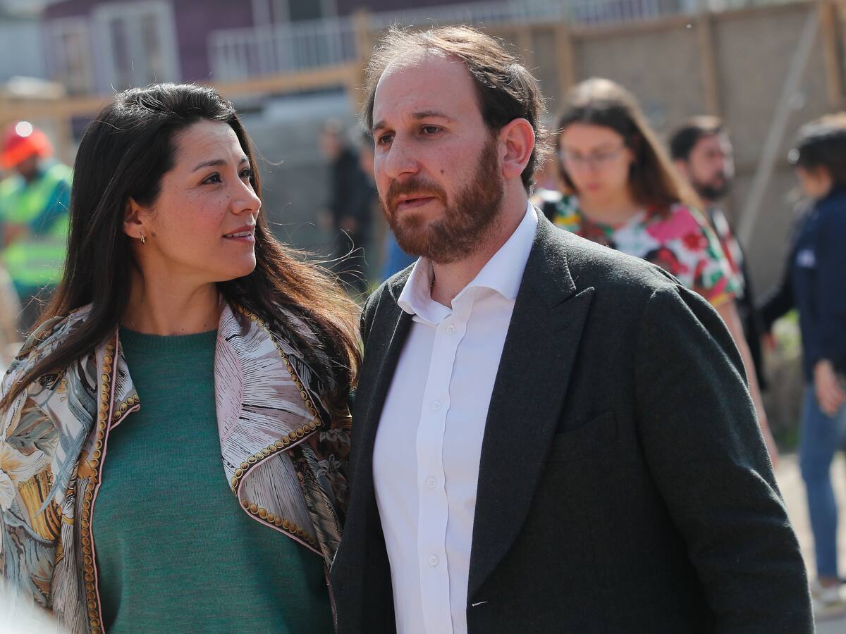 Loreto Aravena no escondió la alegría por el triunfo de su pareja, Max Luksic, en Huechuraba: “La marraqueta está más crujiente”